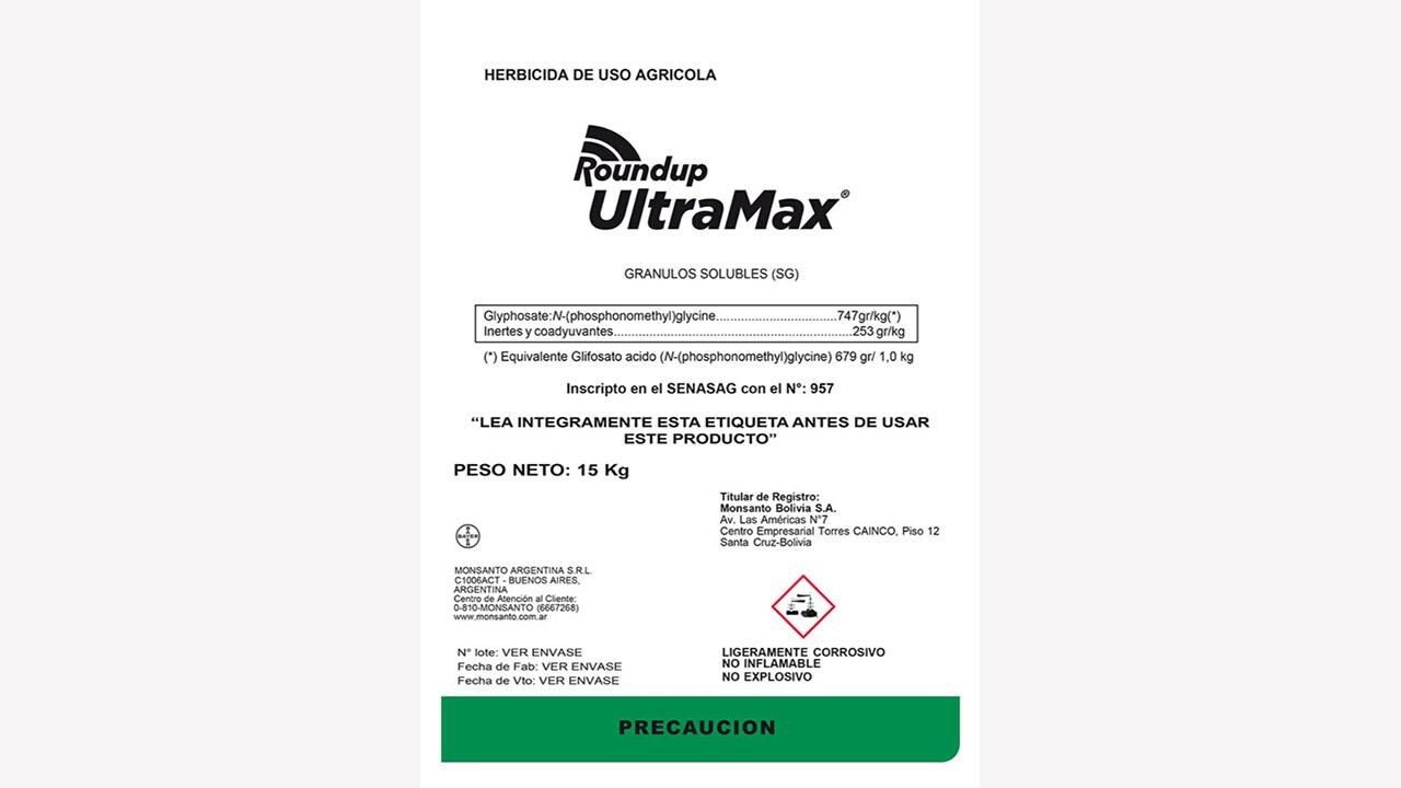 Label for Roundup UltraMax herbicide in a white bag, indicating active ingredients, net weight, and safety warnings with a green "PRECAUCION" section at the bottom.