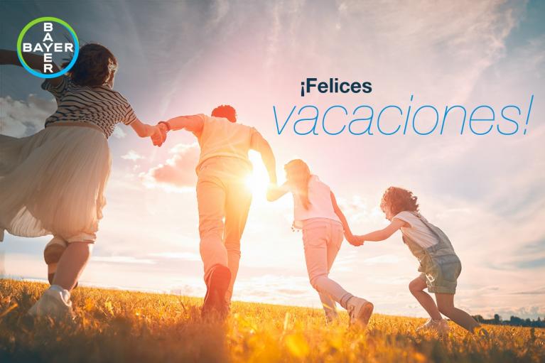 Four people holding hands, running through a field towards the sunset. "¡Felices vacaciones!" text and Bayer logo in the corner.