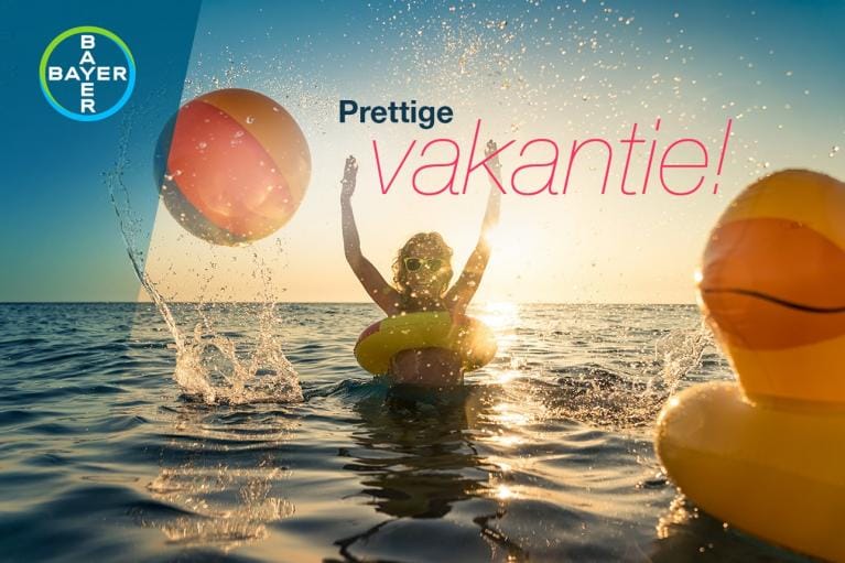 Person in water enjoying sunset with inflatable toys. Text reads "Prettige vakantie!" with a Bayer logo in the top left corner.