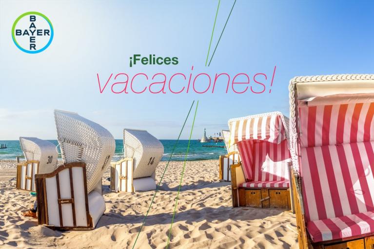 Beach scene with striped beach chairs on sand, a calm sea, and clear sky. Bayer logo in the corner. Text reads, "¡Felices vacaciones!.
