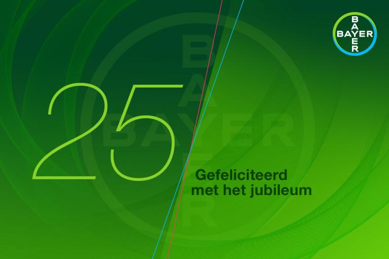 Green background with the number 25, Bayer logo, and Dutch text "Gefeliciteerd met het jubileum" meaning "Congratulations on the anniversary.