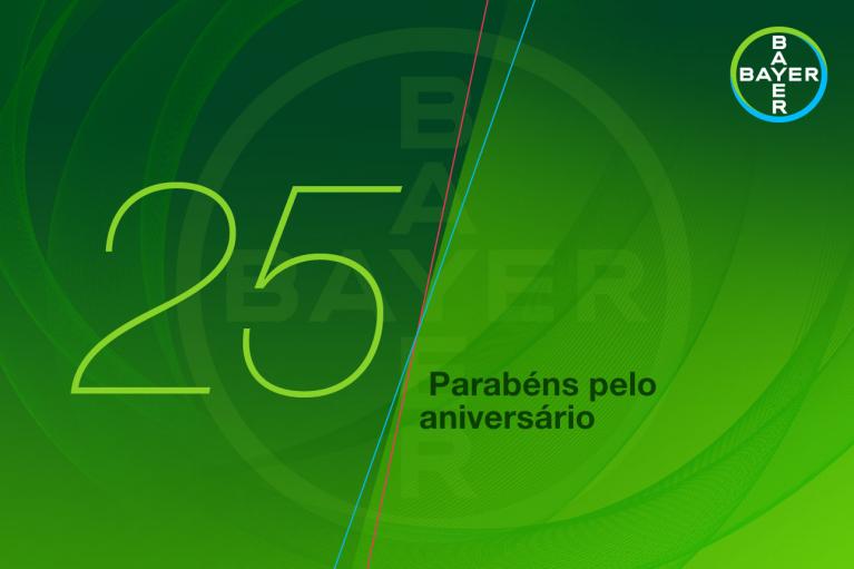 Green background with "25" and "Parabéns pelo aniversário" in Portuguese. Bayer logo is in the top right corner.