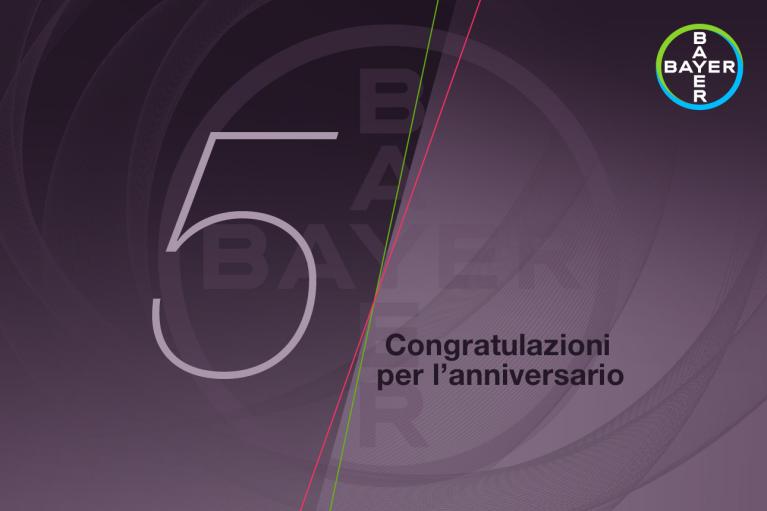 Image with "5" overlayed on a purple background, featuring the Bayer logo in the corner. Text reads "Congratulazioni per l'anniversario.
