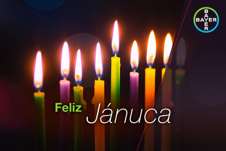 Feliz Jánuca, burning candles