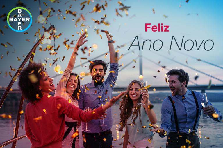 Feliz Ano Novo, Group of people throwing confetti in front of bridge
