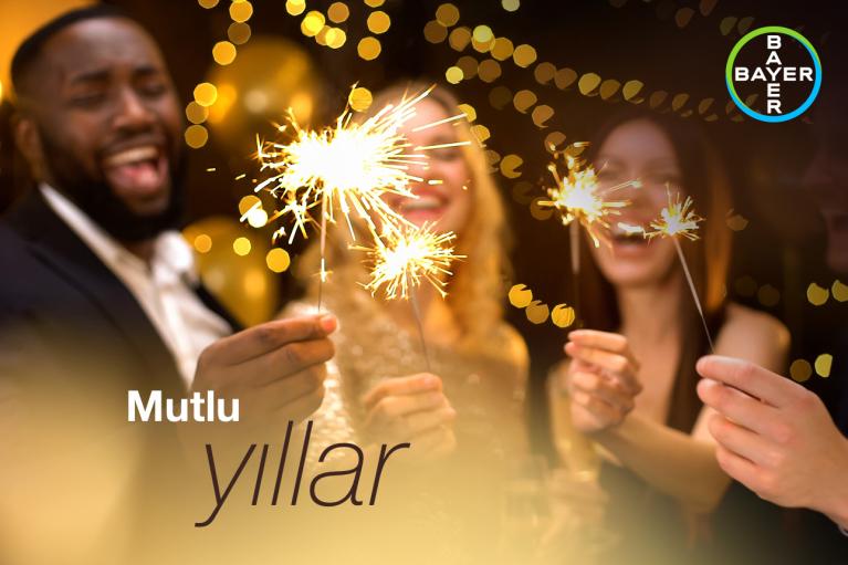Mutlu Noeller, 3 people burn sparklers